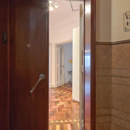 בית הארחה Gaspar House 4*