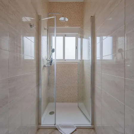 Gaspar House בית הארחה