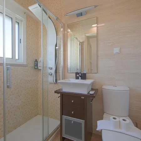 בית הארחה Gaspar House 4*