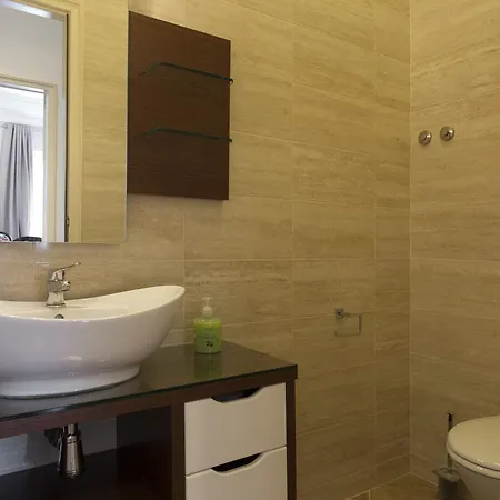 בית הארחה Gaspar House 4*